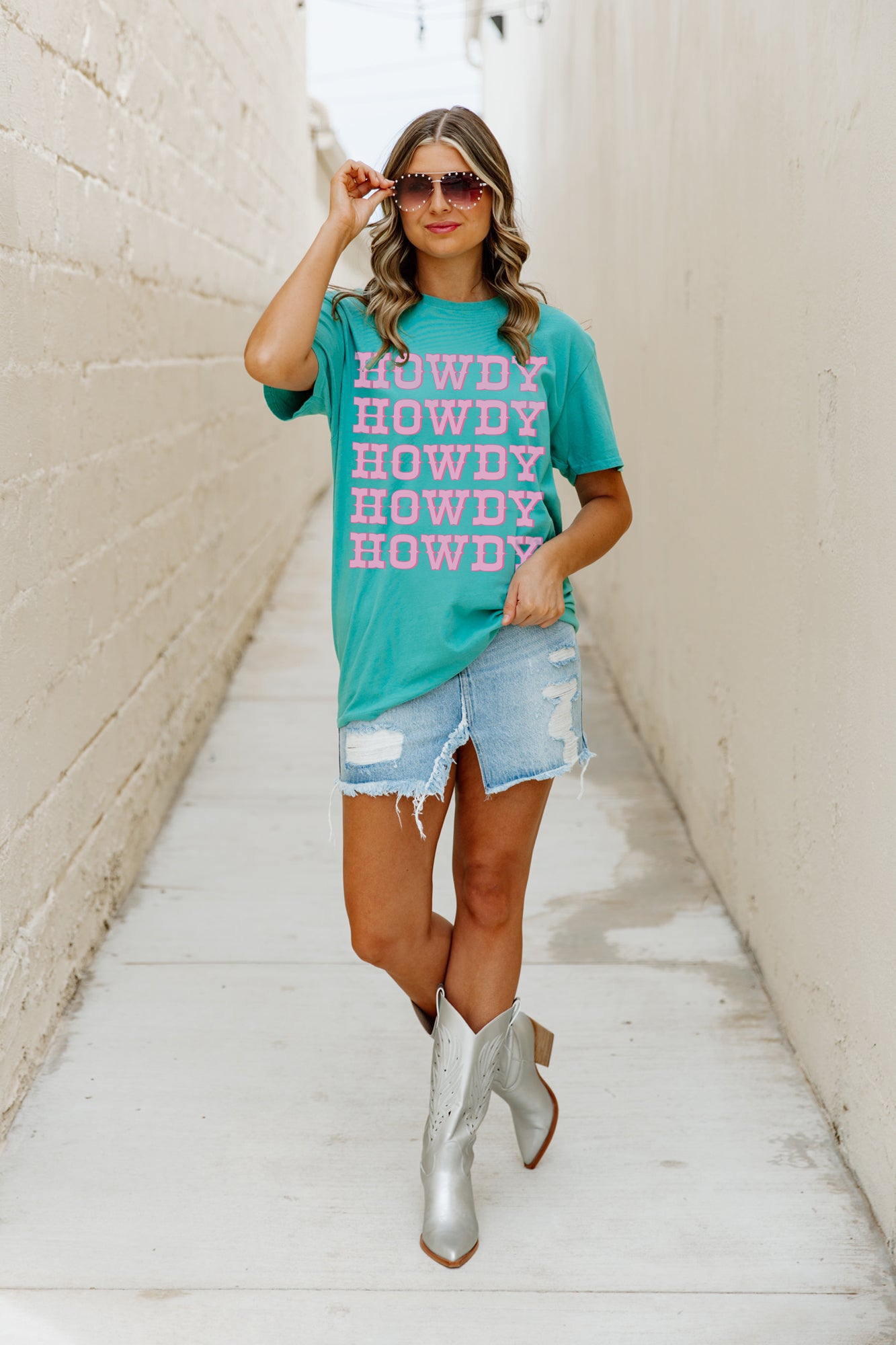 WE SAY HOWDY GARMENT DYED BOYFRIEND TEE IN GREEN