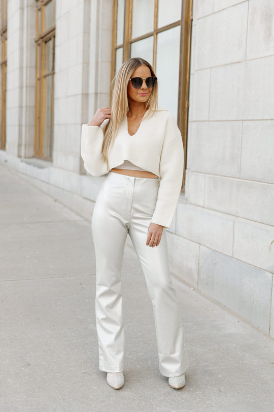 CHEYENNE V-NECK COLLAR WITH DROP SHOULDER SWEATER IN IVORY