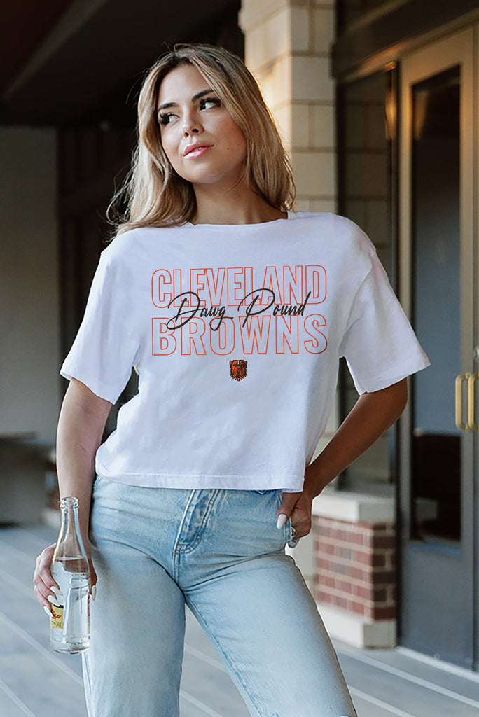 CLEVELAND BROWNS KEEP PLAYING BOXY FIT WOMEN'S CROP TEE
