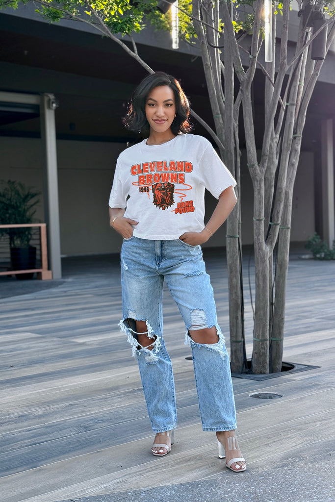 CLEVELAND BROWNS GAMEDAY GOALS BOXY FIT WOMEN'S CROP TEE