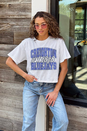 CREIGHTON BLUEJAYS DEEP ROOTS BOXY FIT WOMEN'S CROPPED TEE