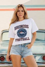 DENVER BRONCOS RETRO PLAY BOXY FIT CROPPED TEE