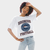DENVER BRONCOS RETRO PLAY BOXY FIT CROPPED TEE