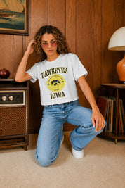 IOWA HAWKEYES RETRO PLAY BOXY FIT CROPPED TEE