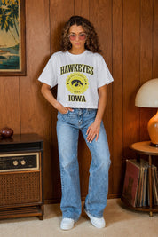 IOWA HAWKEYES RETRO PLAY BOXY FIT CROPPED TEE