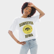 IOWA HAWKEYES RETRO PLAY BOXY FIT CROPPED TEE