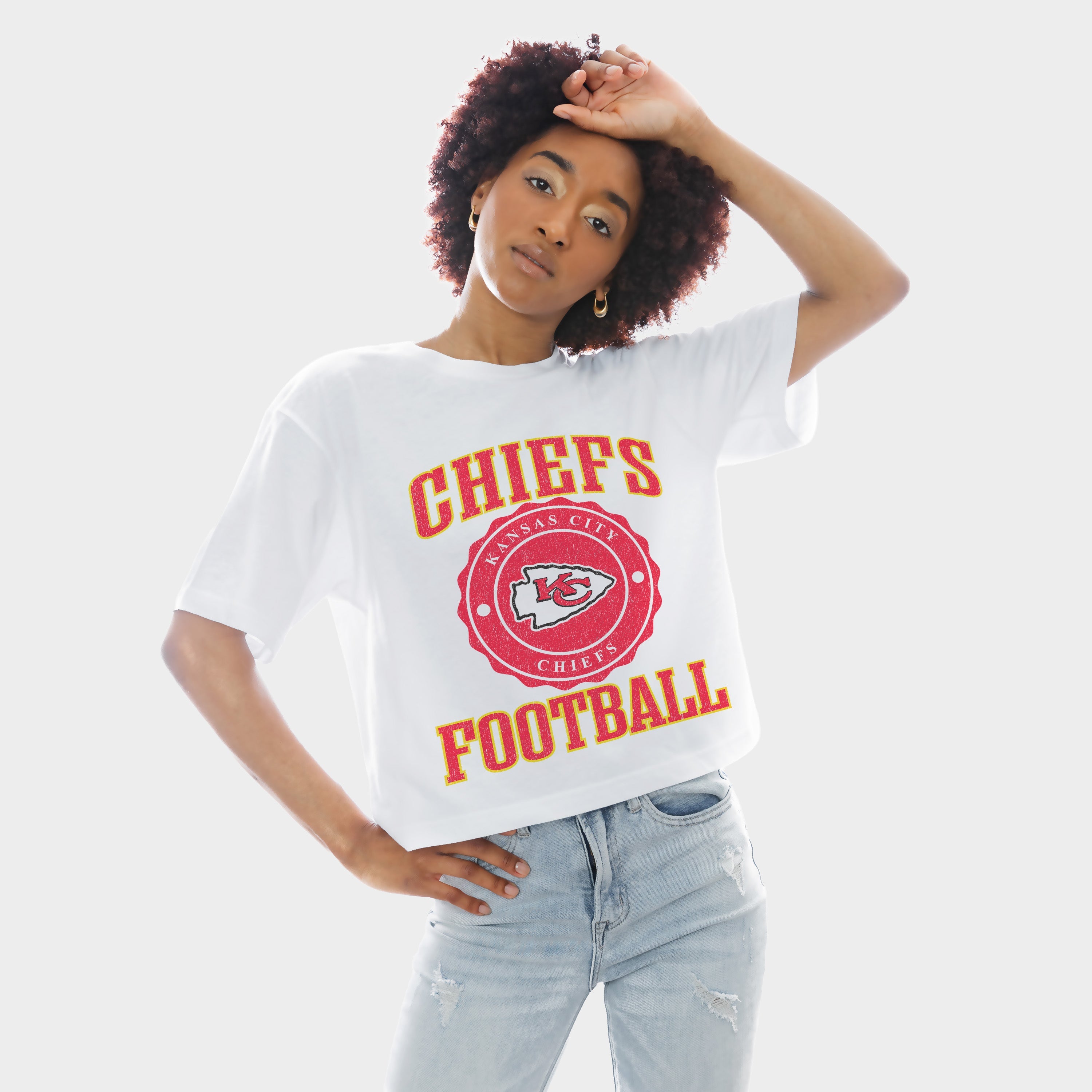 KANSAS CITY CHIEFS RETRO PLAY BOXY FIT CROPPED TEE