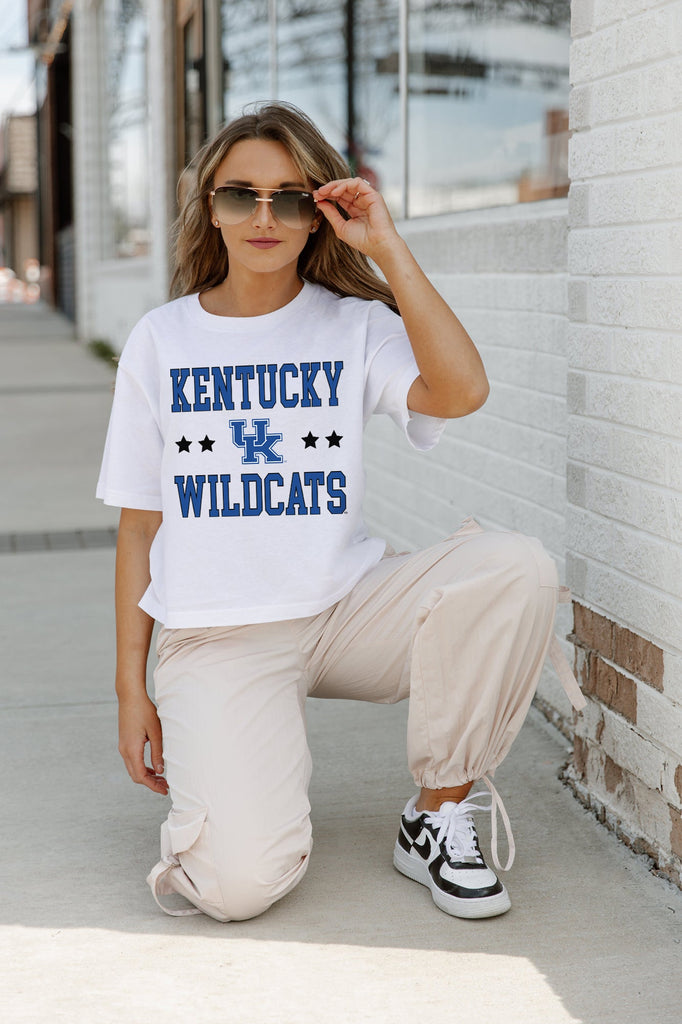 KENTUCKY WILDCATS TO THE POINT BOXY FIT WOMEN'S CROP TEE