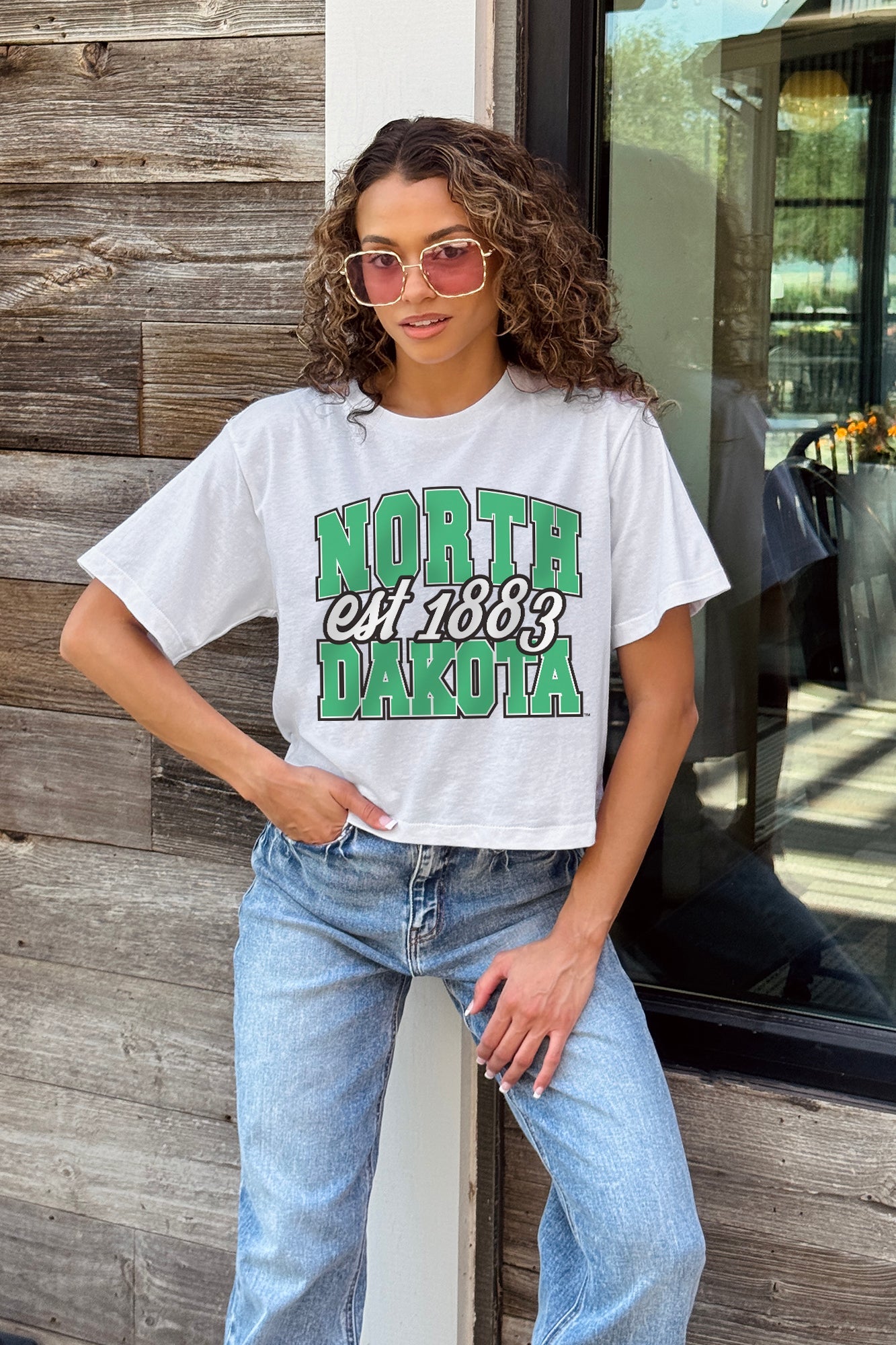 NORTH DAKOTA FIGHTING HAWKS DEEP ROOTS BOXY FIT WOMEN'S CROPPED TEE