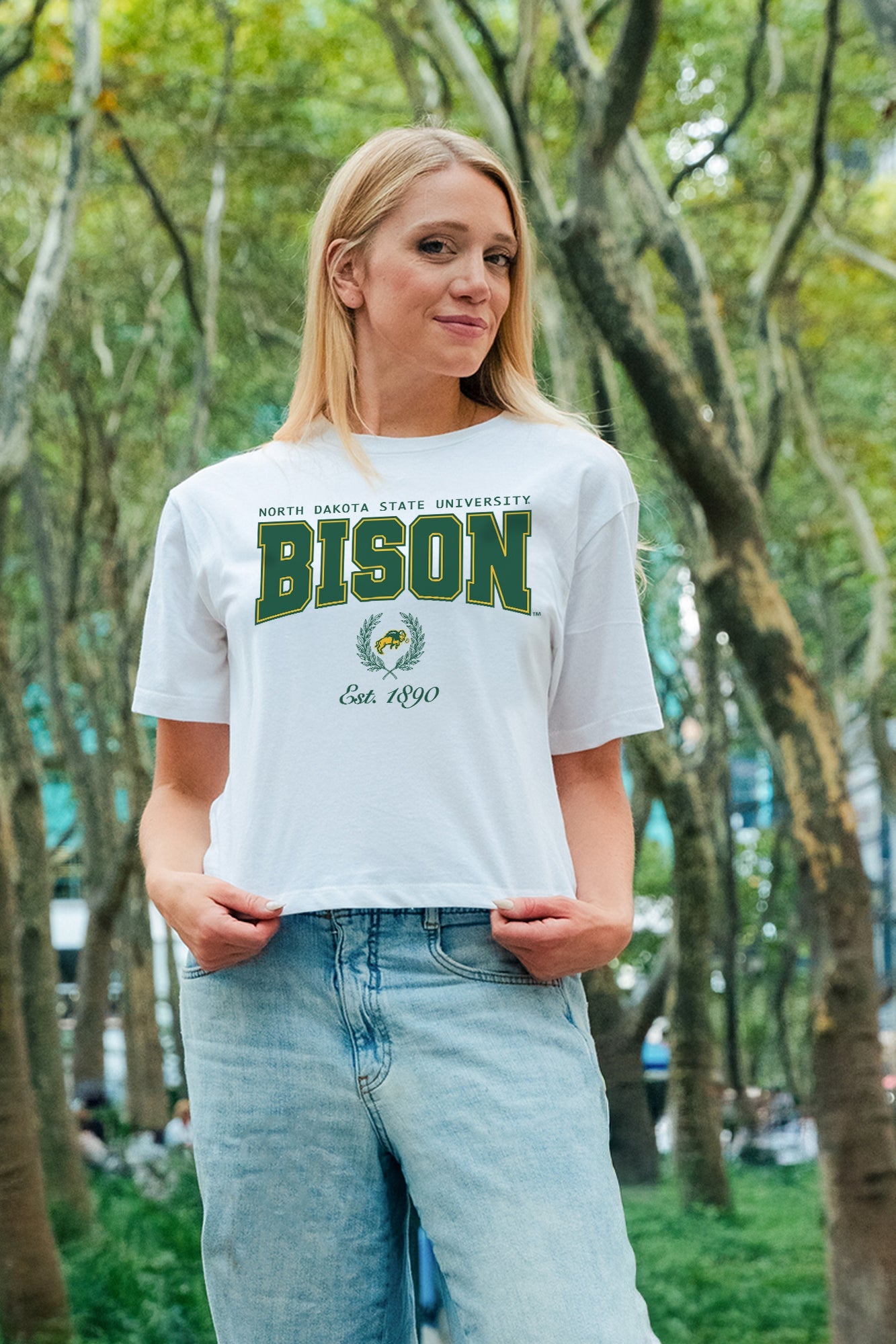NORTH DAKOTA STATE BISON EASY WIN BOXY FIT CROP TEE