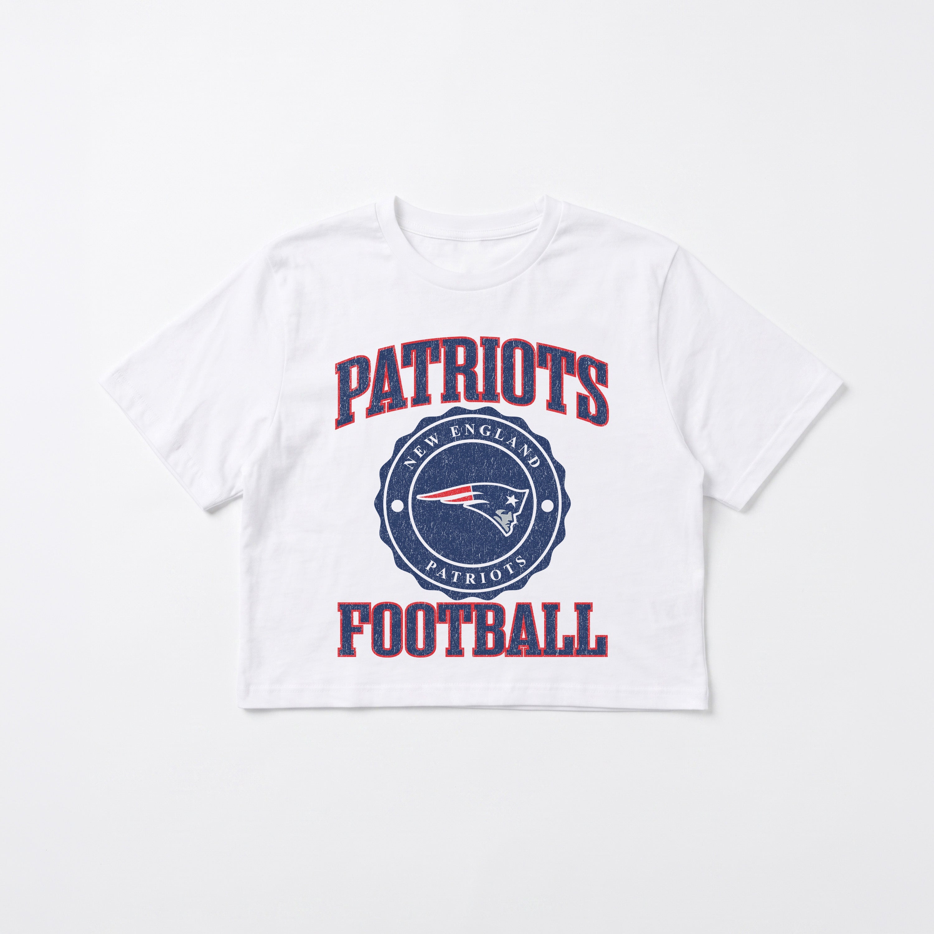 NEW ENGLAND PATRIOTS RETRO PLAY BOXY FIT CROPPED TEE
