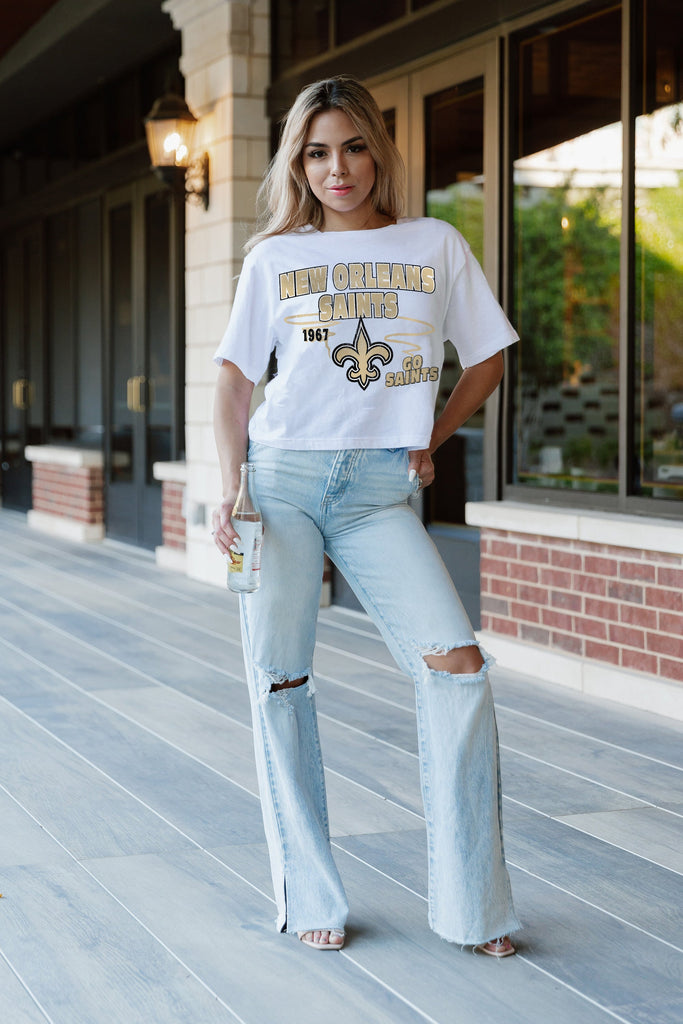 NEW ORLEANS SAINTS GAMEDAY GOALS BOXY FIT WOMEN'S CROP TEE