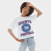 NEW YORK GIANTS RETRO PLAY BOXY FIT CROPPED TEE