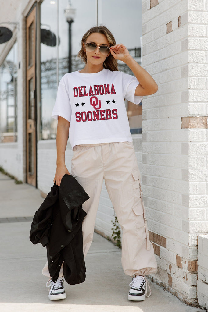 OKLAHOMA SOONERS TO THE POINT BOXY FIT WOMEN'S CROP TEE