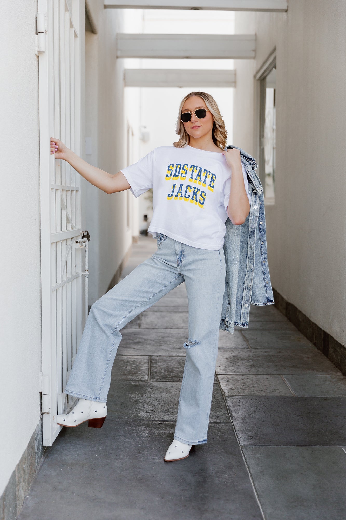SOUTH DAKOTA STATE JACKRABBITS CLAIM TO FAME BOXY FIT WOMEN'S CROPPED TEE