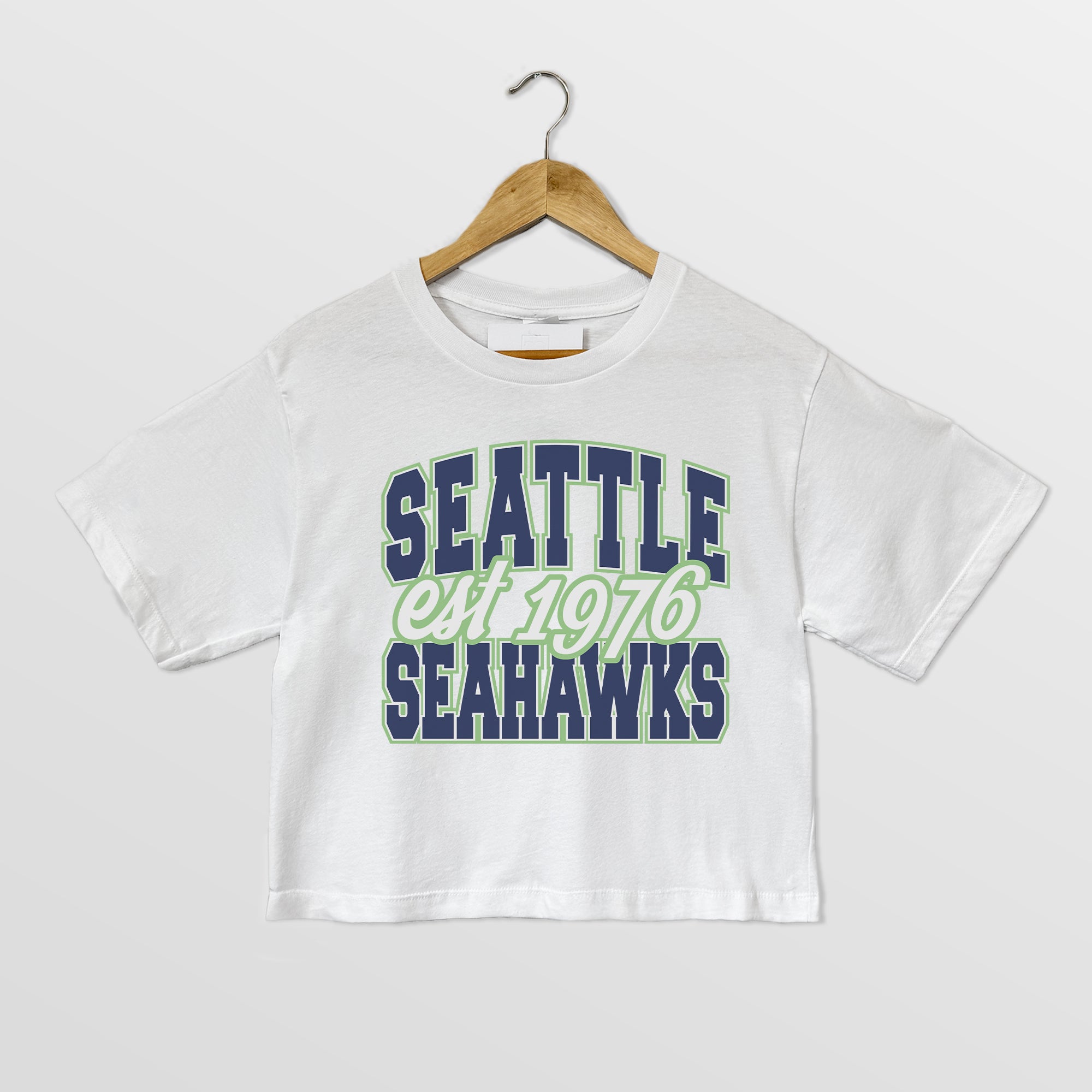 SEATTLE SEAHAWKS DEEP ROOTS BOXY FIT CROPPED TEE