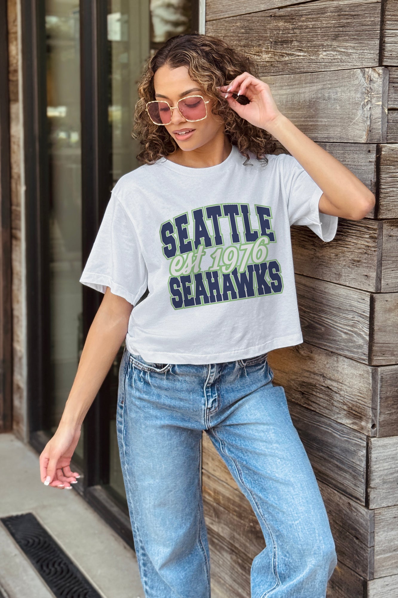 SEATTLE SEAHAWKS DEEP ROOTS BOXY FIT CROPPED TEE