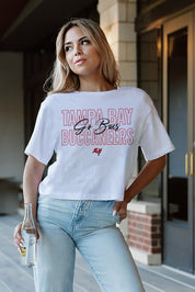 TAMPA BAY BUCCANEERS KEEP PLAYING BOXY FIT WOMEN'S CROP TEE