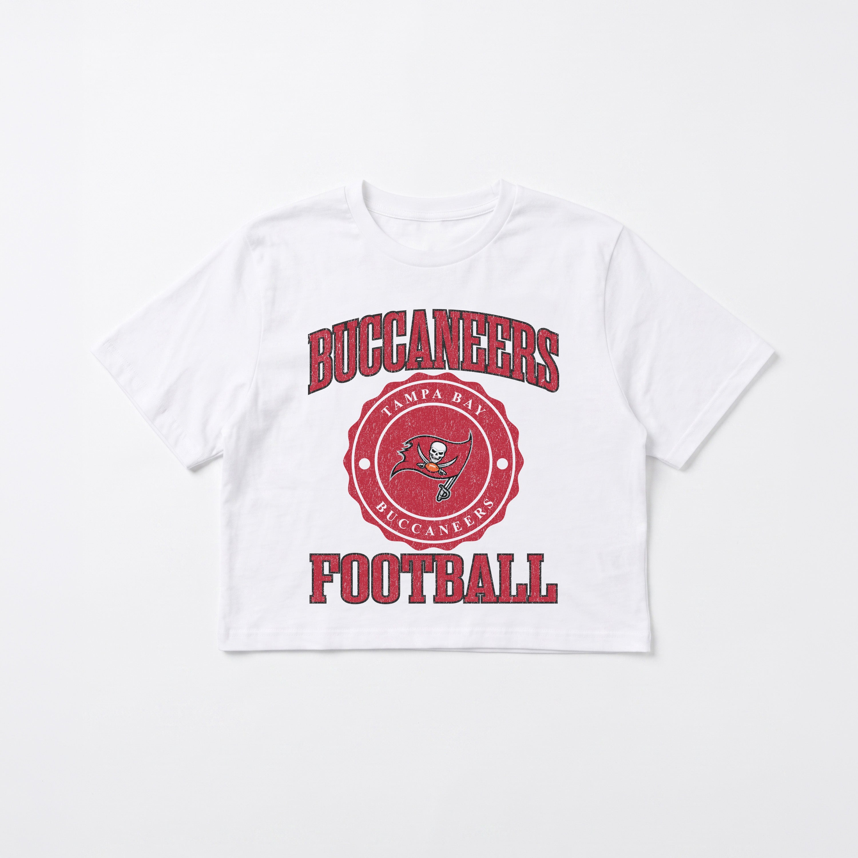 TAMPA BAY BUCCANEERS RETRO PLAY BOXY FIT CROPPED TEE