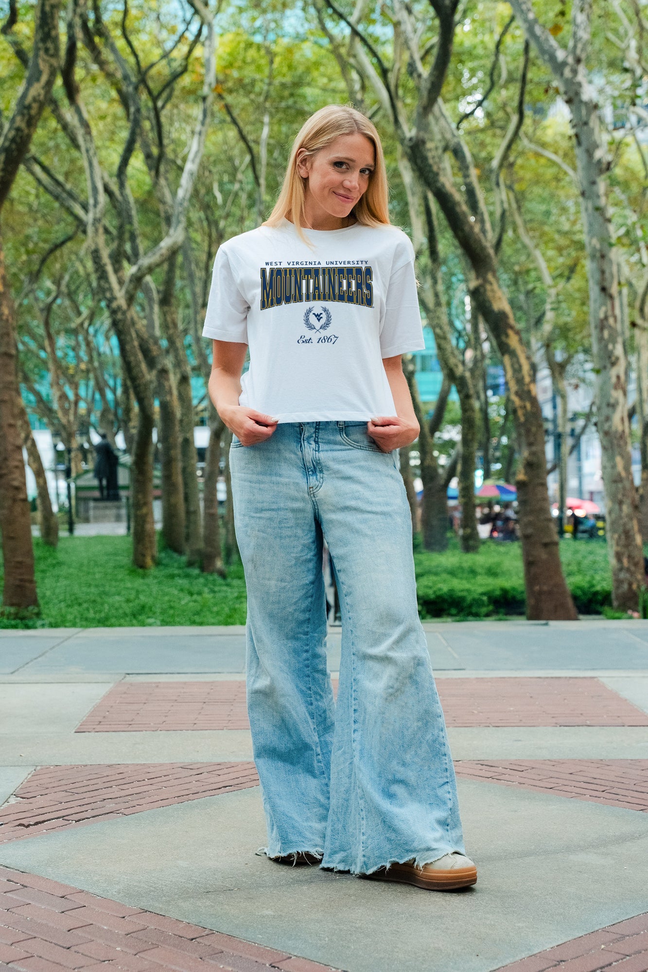 WEST VIRGINIA MOUNTAINEERS EASY WIN BOXY FIT CROP TEE
