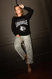 LOUISVILLE CARDINALS BOLD AMBITION ESSENTIAL RELAXED FIT LONG SLEEVE TEE