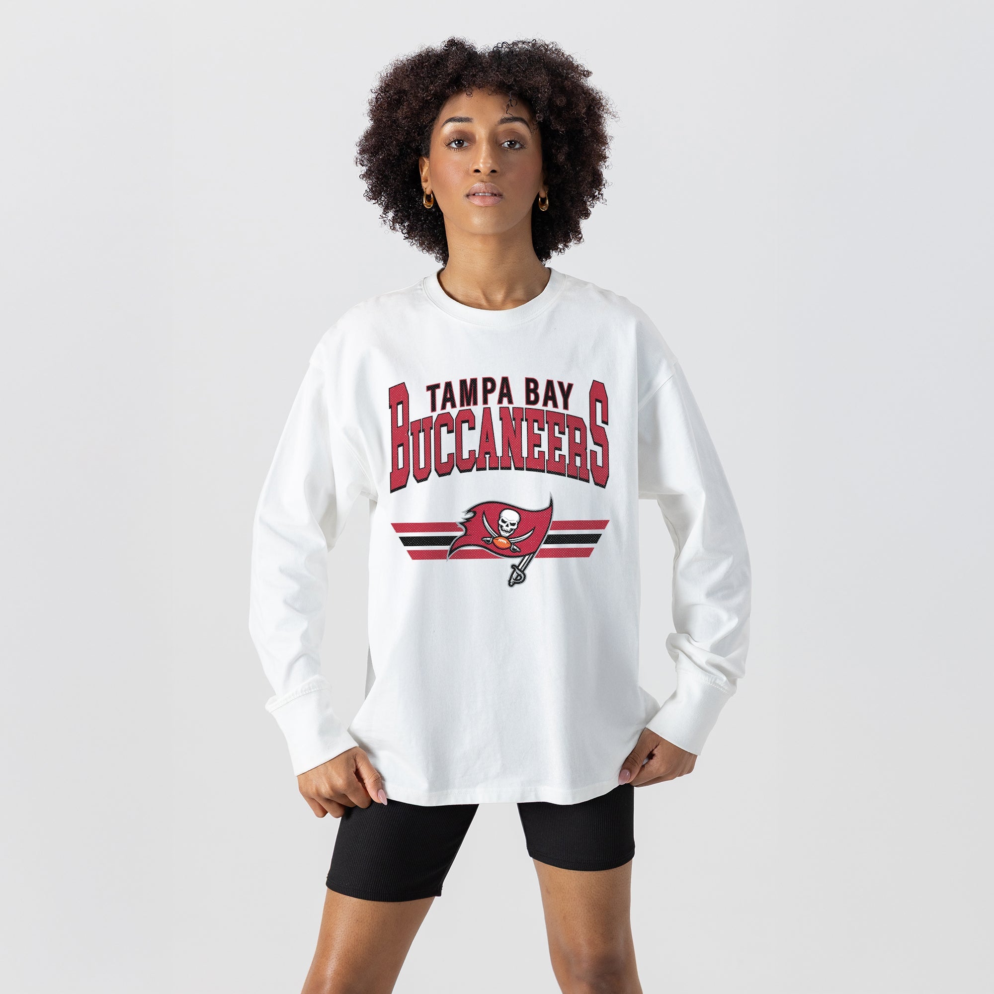 TAMPA BAY BUCCANEERS SWIFT STRIKE ESSENTIAL RELAXED FIT LONG SLEEVE TEE