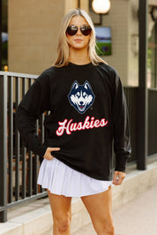 UCONN HUSKIES HONOR ROLL ESSENTIAL RELAXED FIT LONG SLEEVE TEE