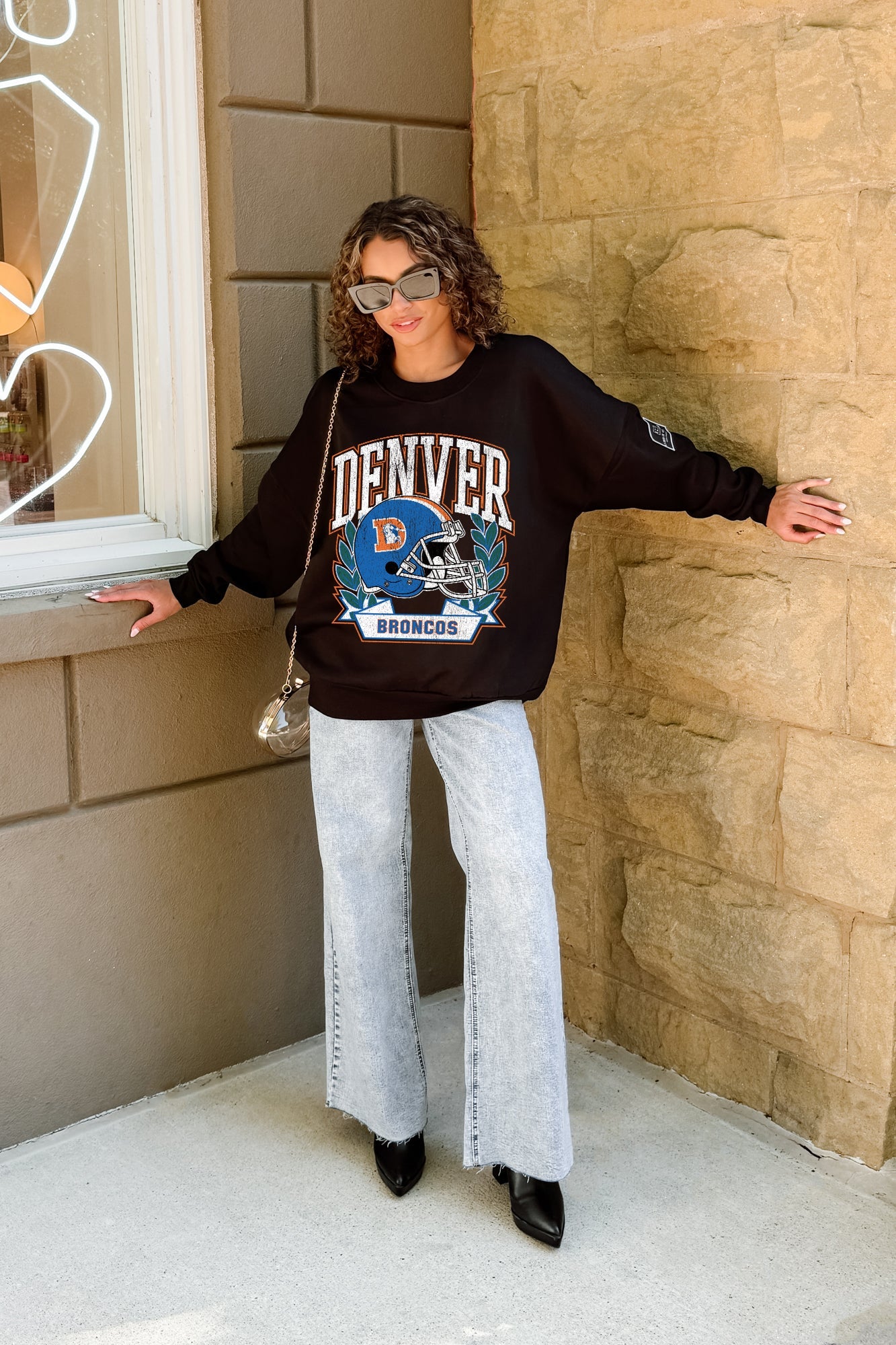 DENVER BRONCOS VICTORY LANE BLACK LABEL PREMIUM FLEECE CREW SWEATSHIRT