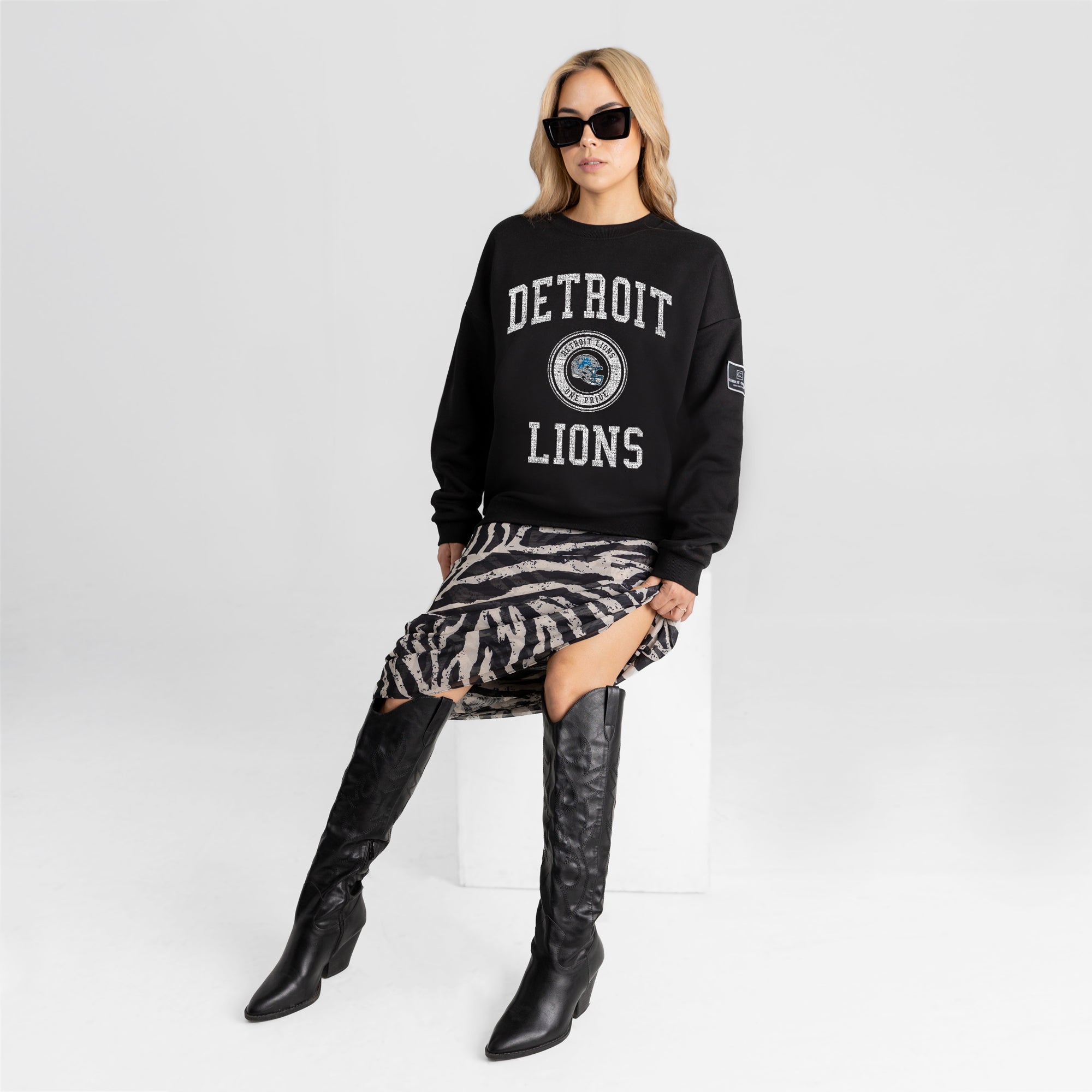DETROIT LIONS FIERCE FLOW BLACK LABEL PREMIUM FLEECE DROP SHOULDER CREWNECK