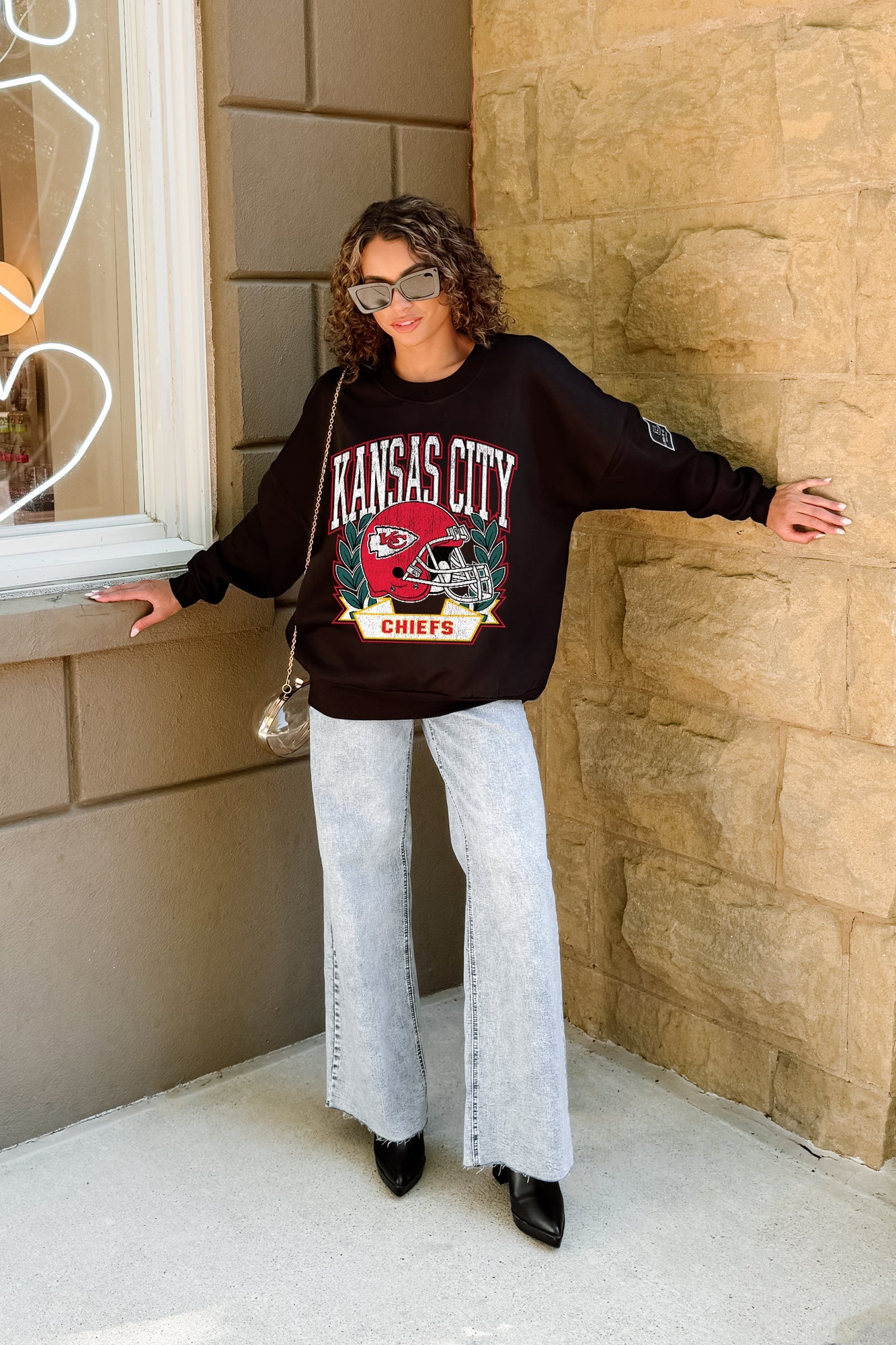 KANSAS CITY CHIEFS VICTORY LANE BLACK LABEL PREMIUM FLEECE CREW SWEATSHIRT