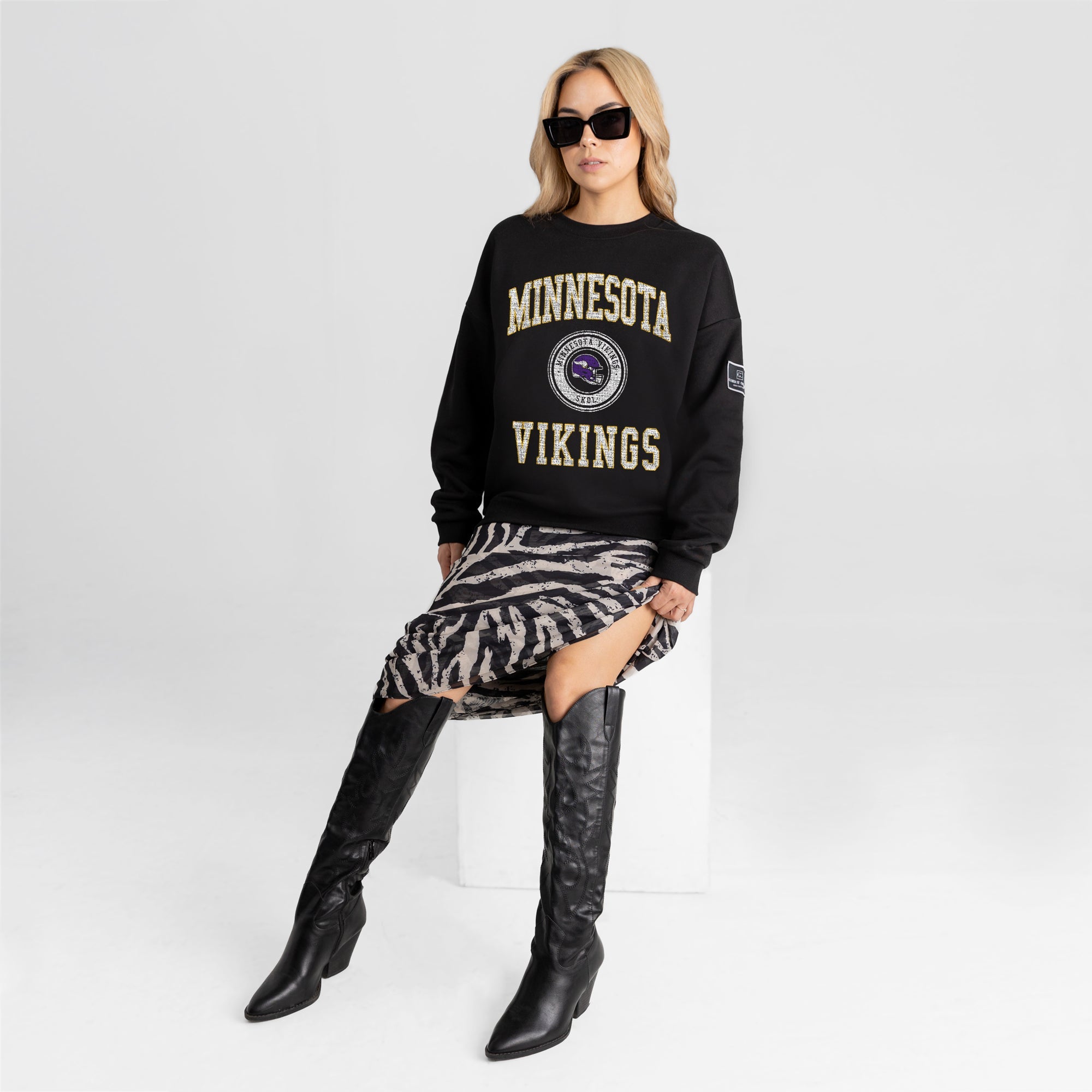 MINNESOTA VIKINGS FIERCE FLOW BLACK LABEL PREMIUM FLEECE DROP SHOULDER CREWNECK