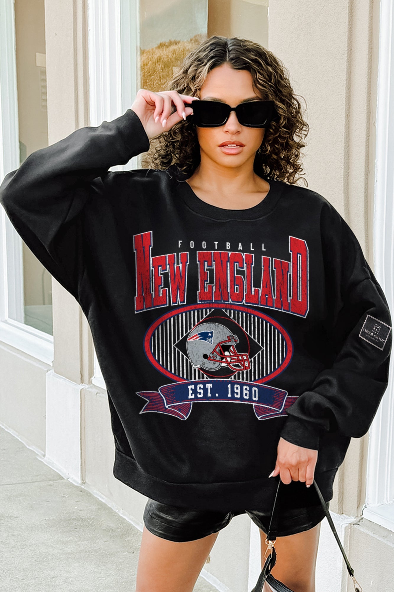 NEW ENGLAND PATRIOTS BOLD CHEERS BLACK LABEL PREMIUM FLEECE CREW SWEATSHIRT