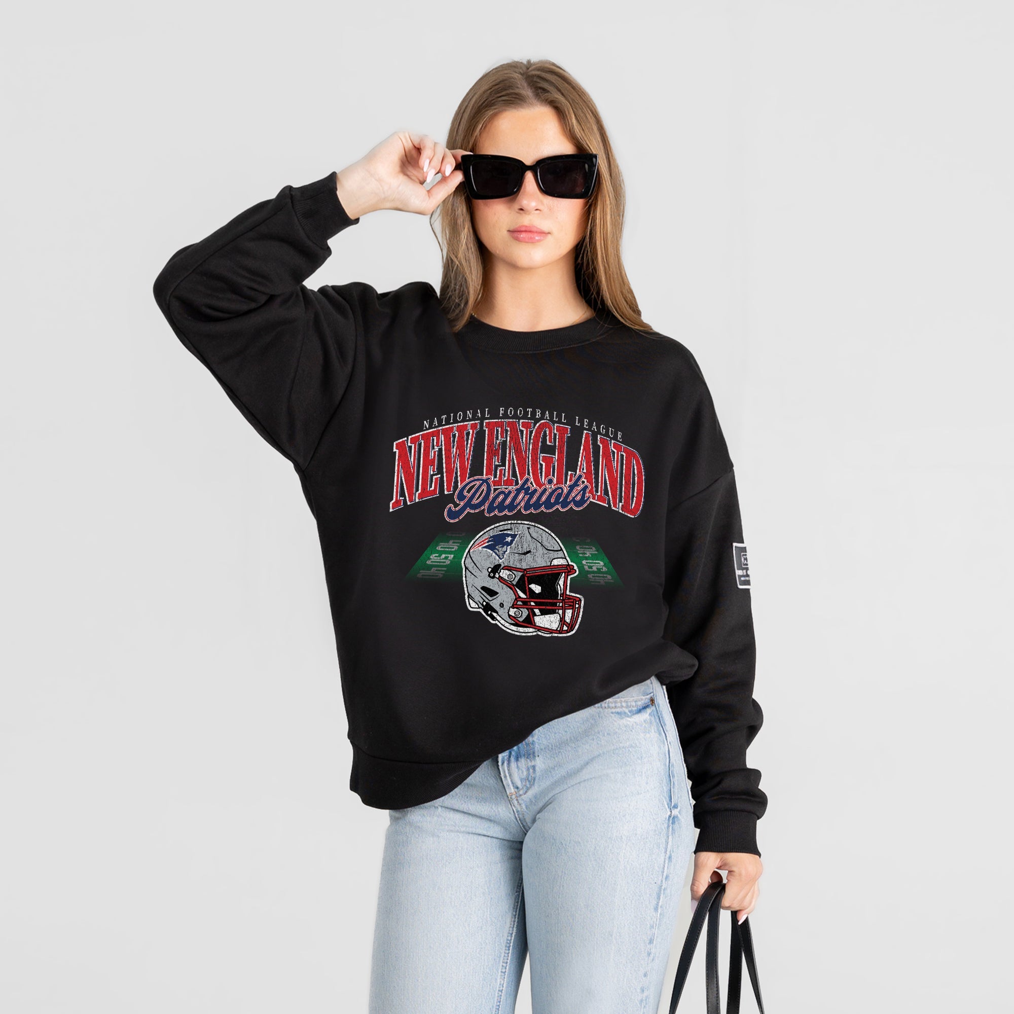 NEW ENGLAND PATRIOTS FIELD FOCUS BLACK LABEL PREMIUM FLEECE DROP SHOULDER CREWNECK