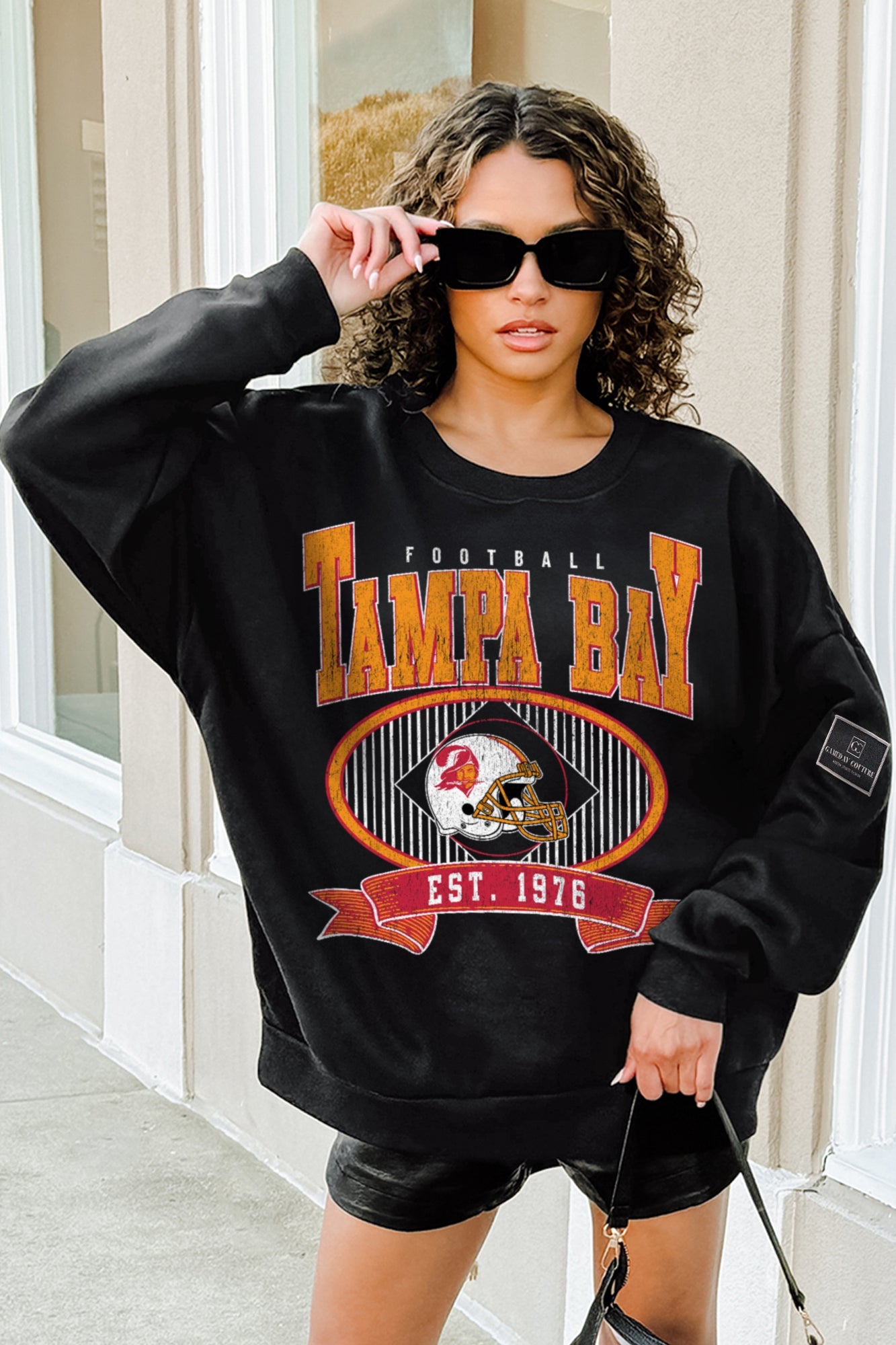 TAMPA BAY BUCCANEERS BOLD CHEERS BLACK LABEL PREMIUM FLEECE CREW SWEATSHIRT