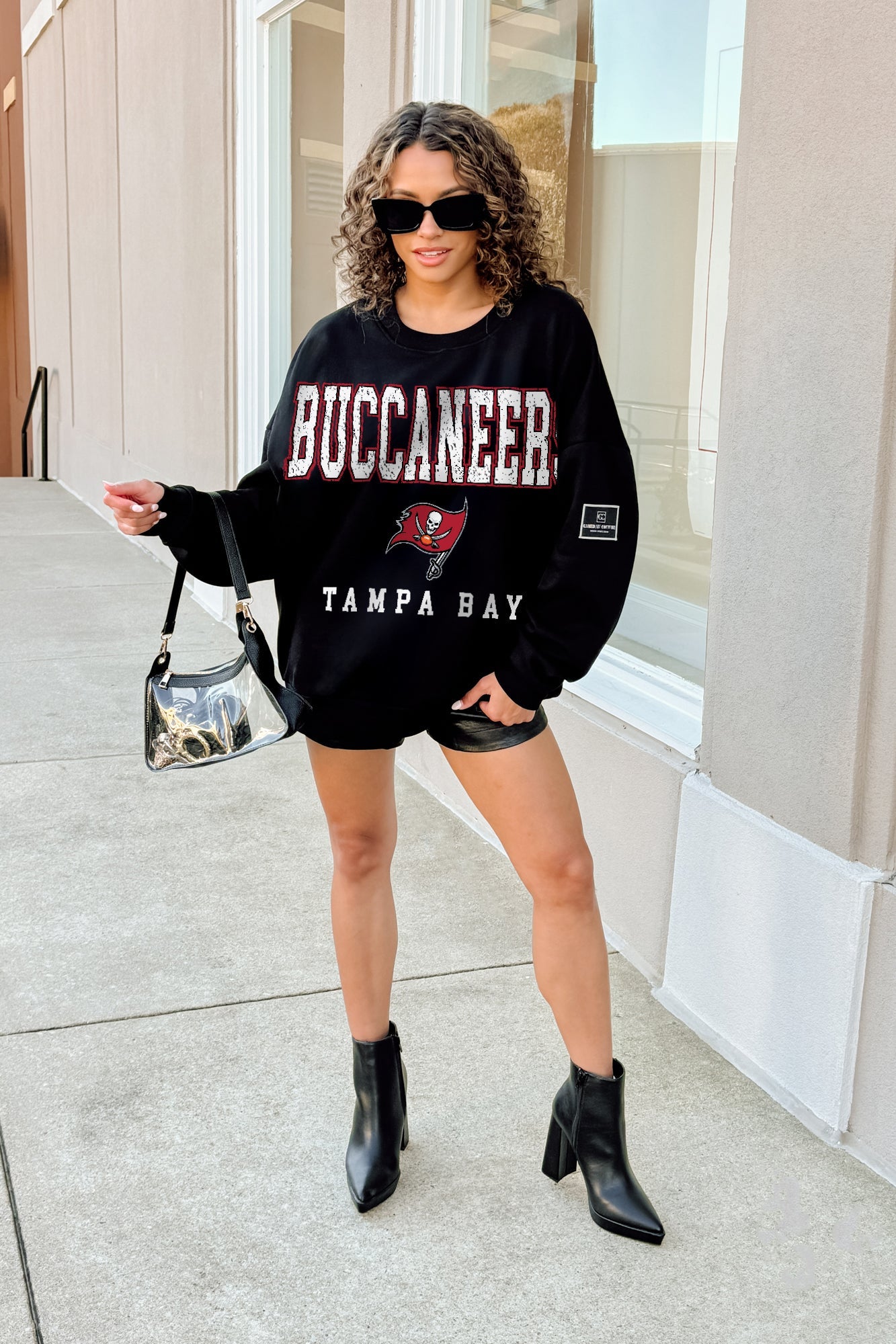 TAMPA BAY BUCCANEERS LEVEL UP BLACK LABEL PREMIUM FLEECE CREW SWEATSHIRT
