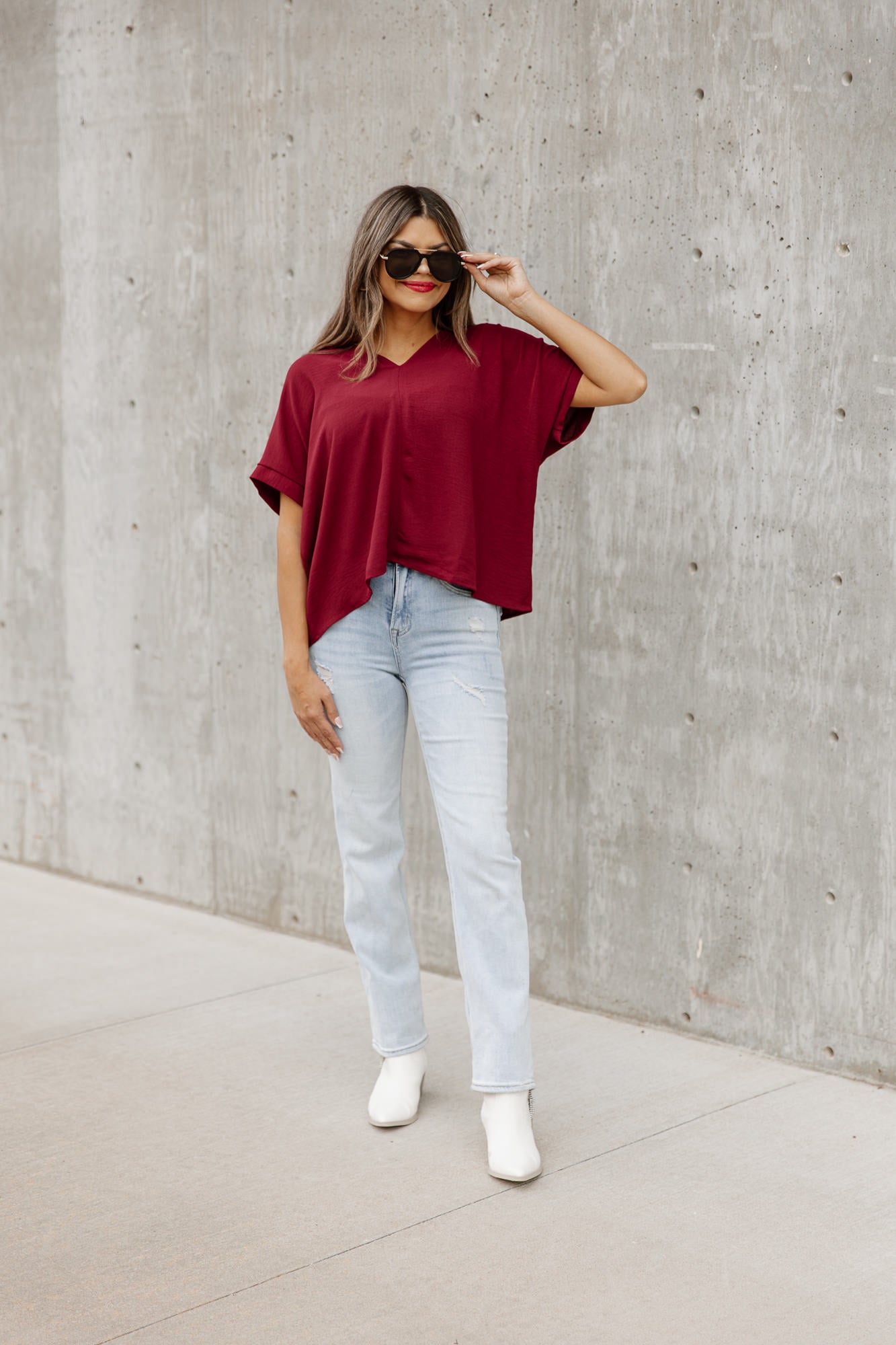 REMINGTON OVERSIZED V NECK SHORT SLEEVE TOP IN BURGUNDY