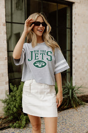 NEW YORK JETS GRIDIRON GLAM SHORT SLEEVE CROP TEE WITH SPORT STRIPE DETAIL