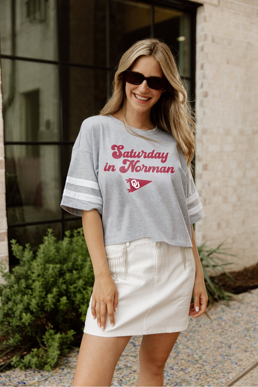 OKLAHOMA SOONERS ON LOCATION DROP SHOULDER MID-CROP TEE