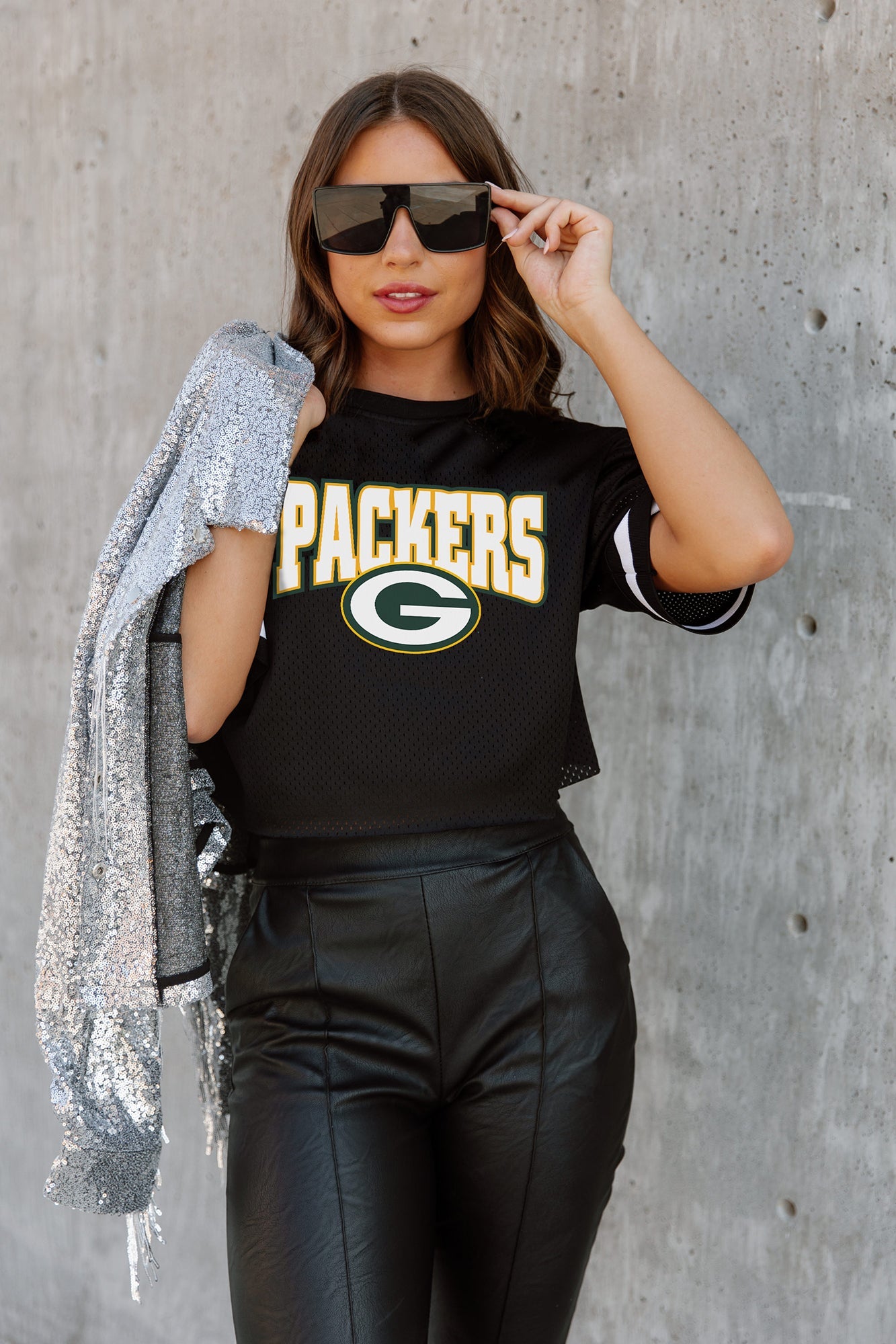 GREEN BAY PACKERS AUTOMATIC DOWN LIGHTWEIGHT SPORTY TOP WITH STRIPED SLEEVE DETAIL