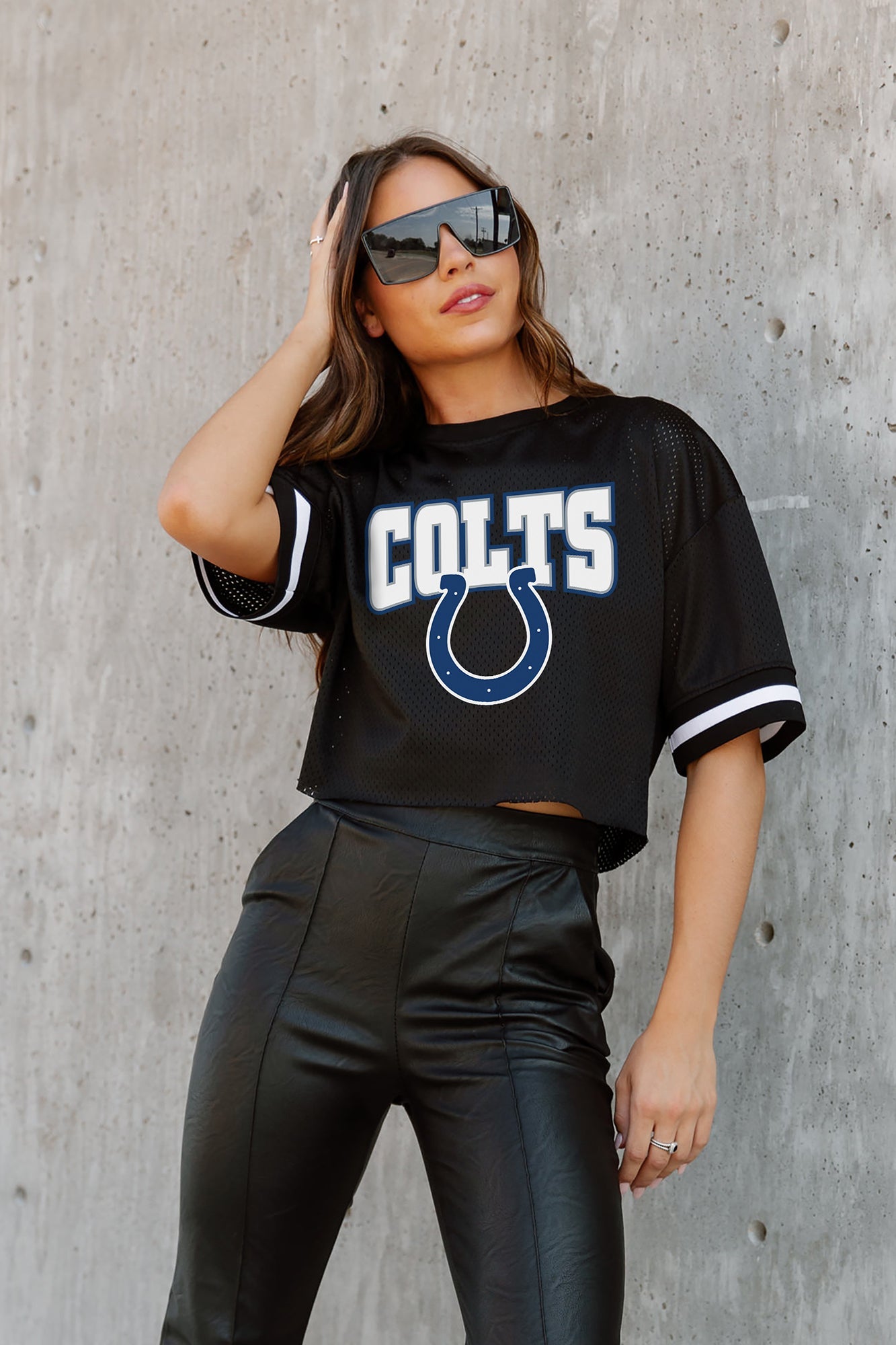 INDIANAPOLIS COLTS AUTOMATIC DOWN LIGHTWEIGHT SPORTY TOP WITH STRIPED SLEEVE DETAIL