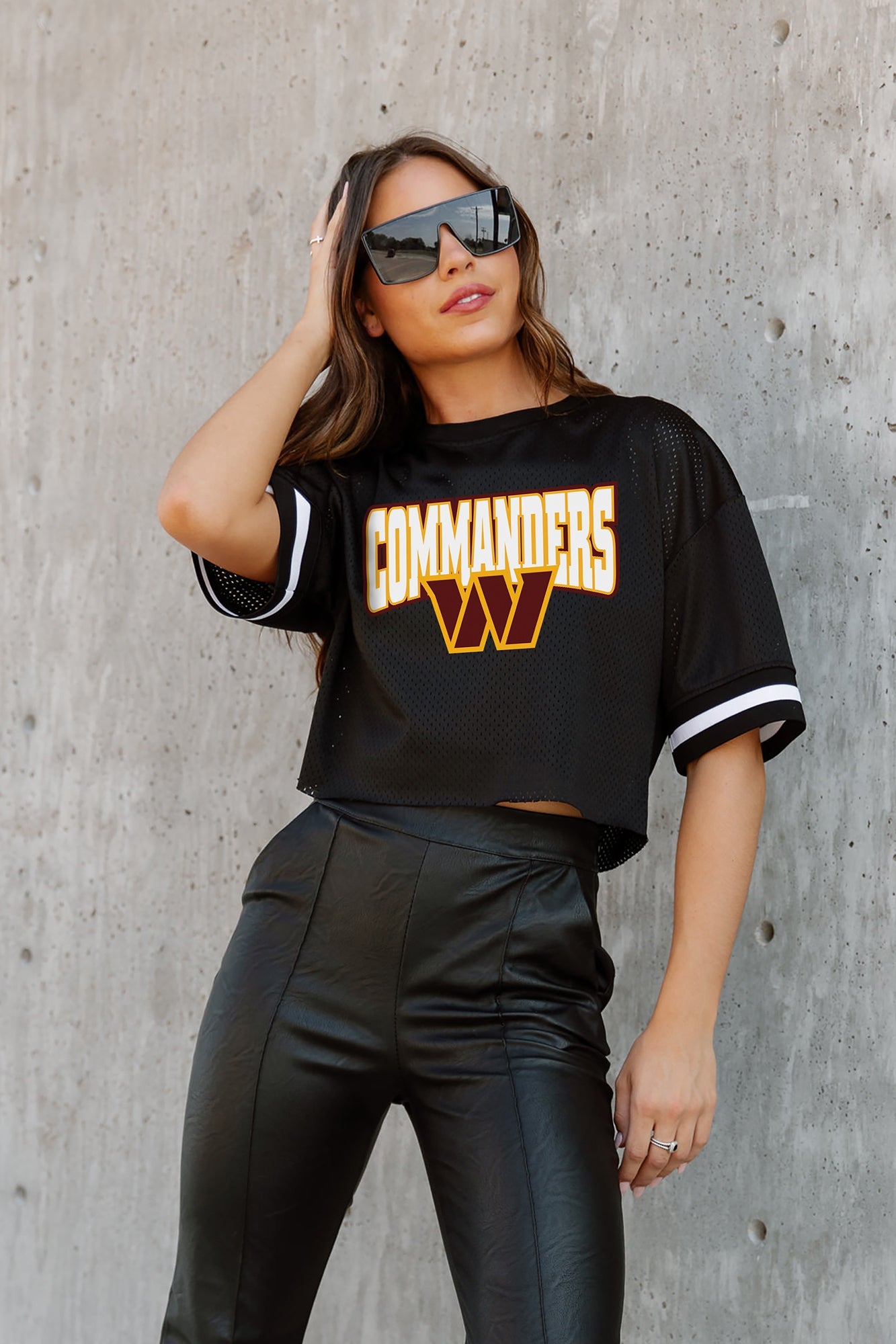 WASHINGTON COMMANDERS AUTOMATIC DOWN LIGHTWEIGHT SPORTY TOP WITH STRIPED SLEEVE DETAIL