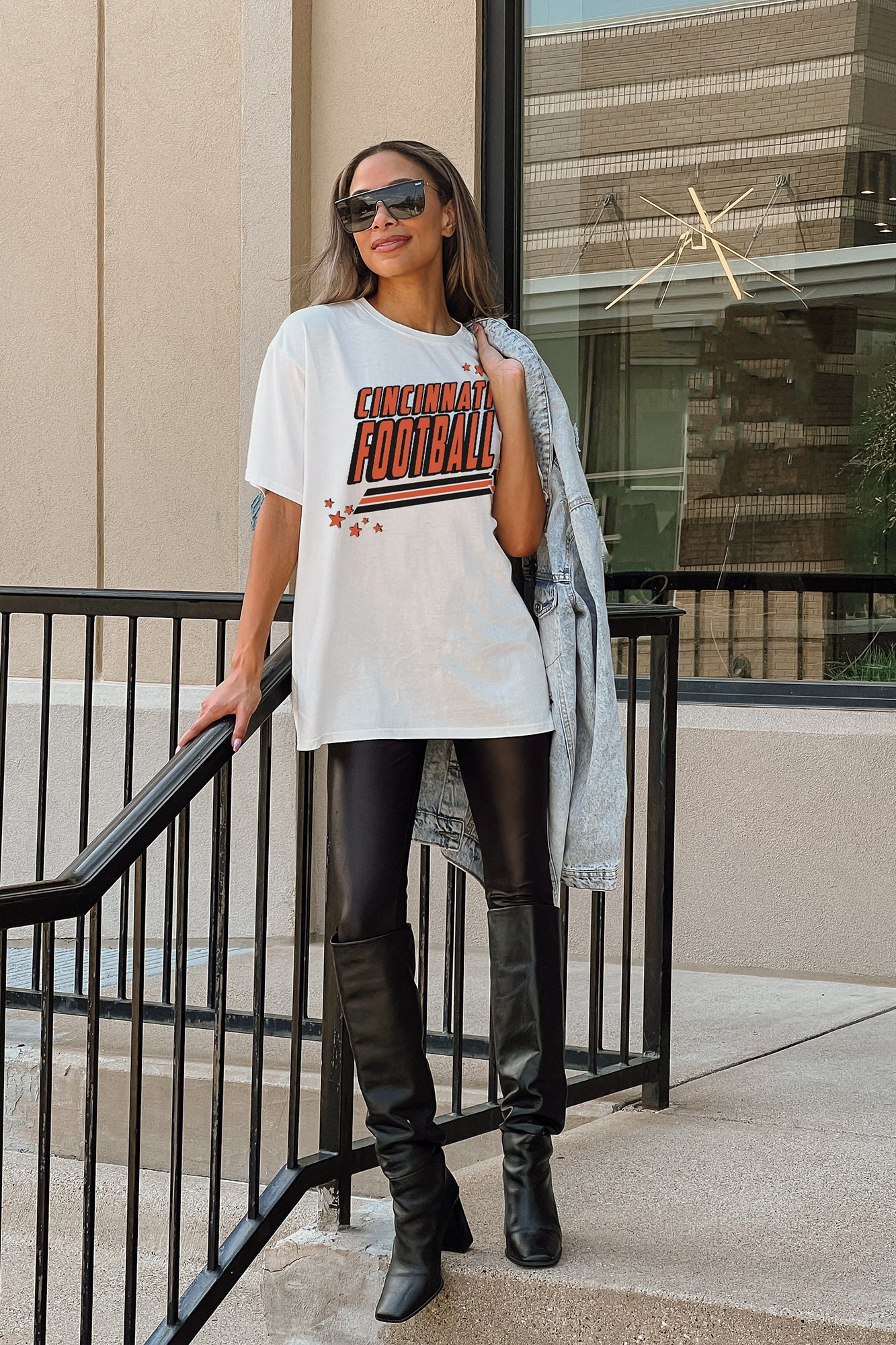 CINCINNATI BENGALS COMING IN HOT OVERSIZED CREWNECK TEE