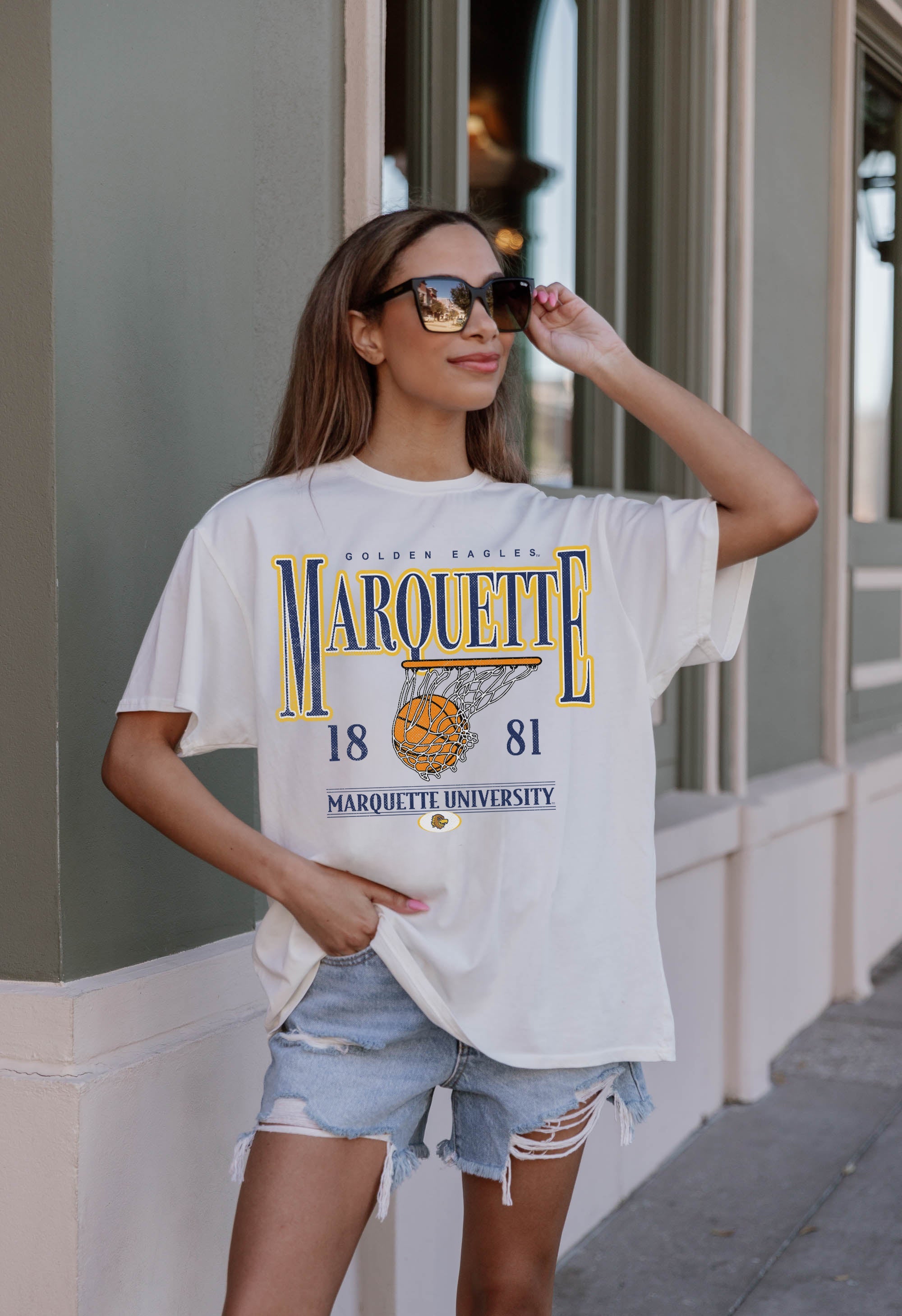 MARQUETTE GOLDEN EAGLES COURT DATE OVERSIZED CREWNECK TEE