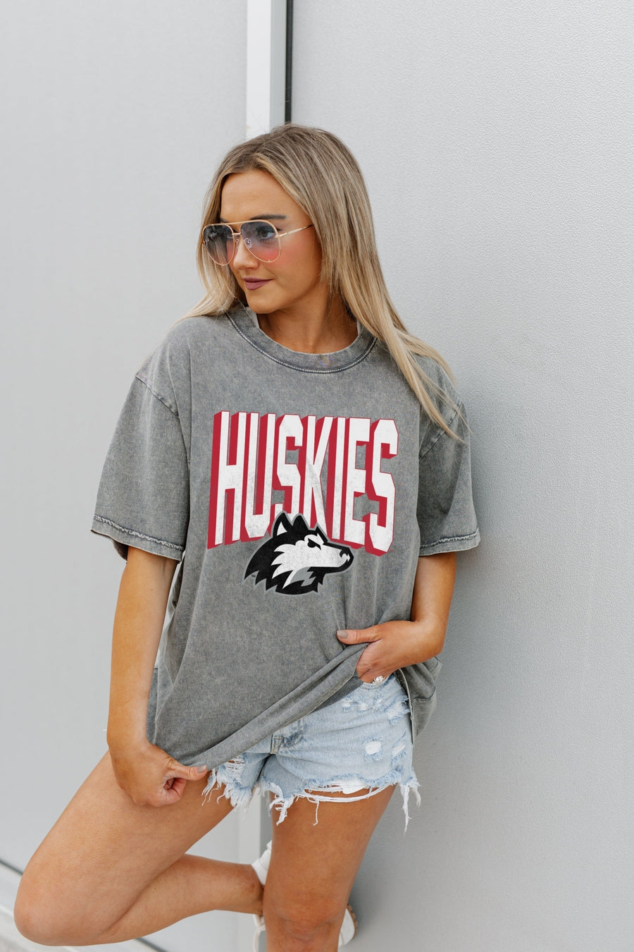 NORTHERN ILLINOIS HUSKIES SOLID DEFENSE OVERSIZED CREWNECK TEE