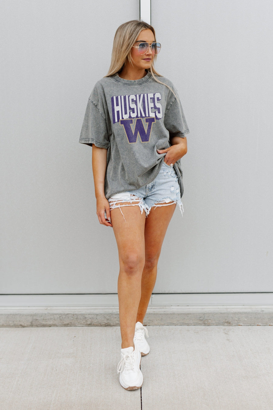 WASHINGTON HUSKIES SOLID DEFENSE OVERSIZED CREWNECK TEE