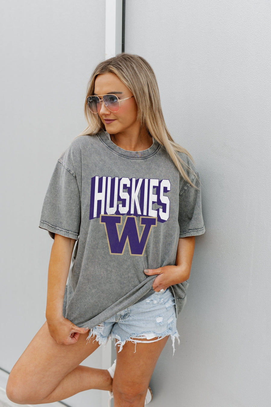 WASHINGTON HUSKIES SOLID DEFENSE OVERSIZED CREWNECK TEE
