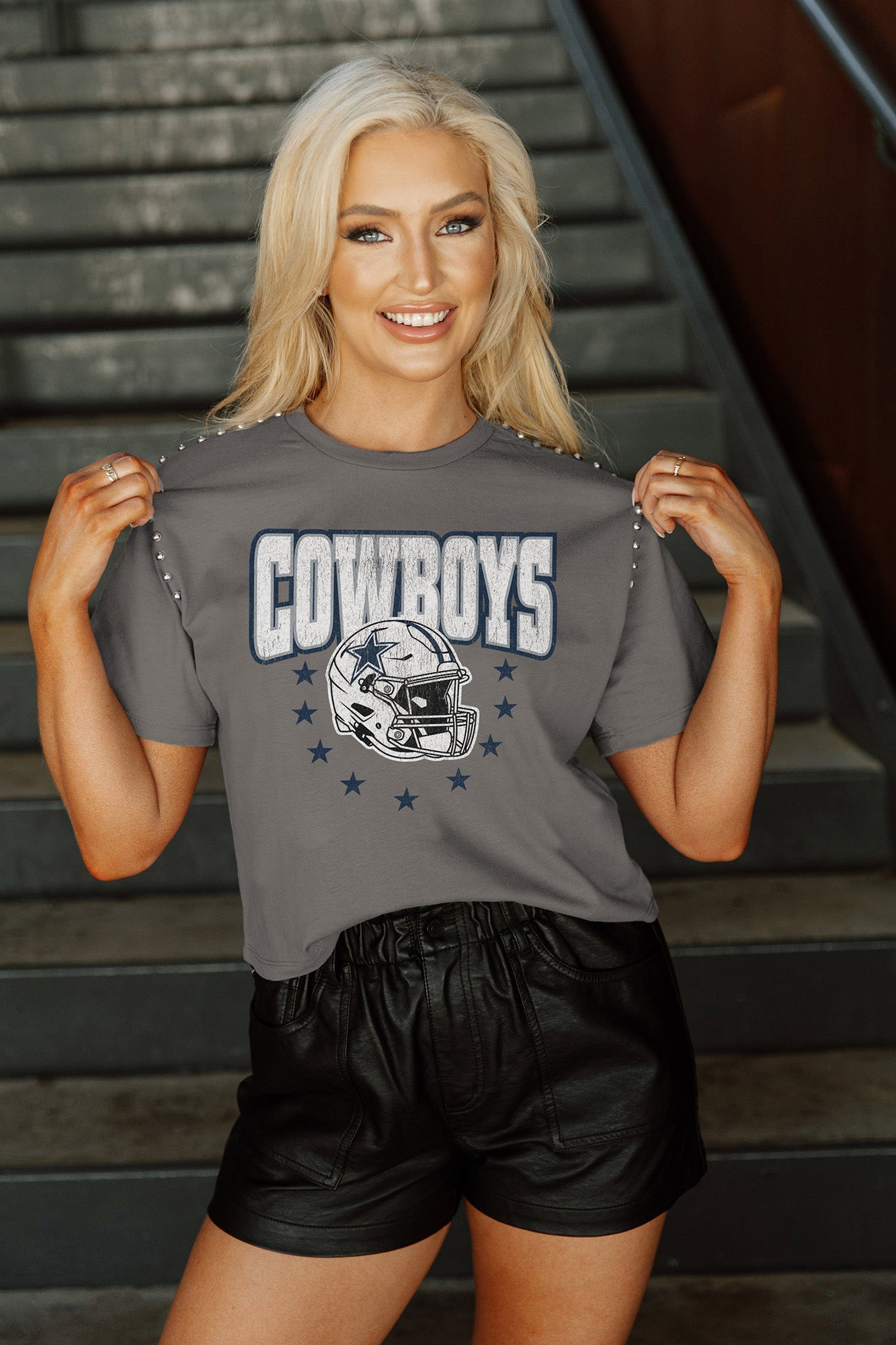 DALLAS COWBOYS GLADIATOR STUDDED SLEEVE DETAIL MODERATE LENGTH SHORT SLEEVE  CROPPED TEE