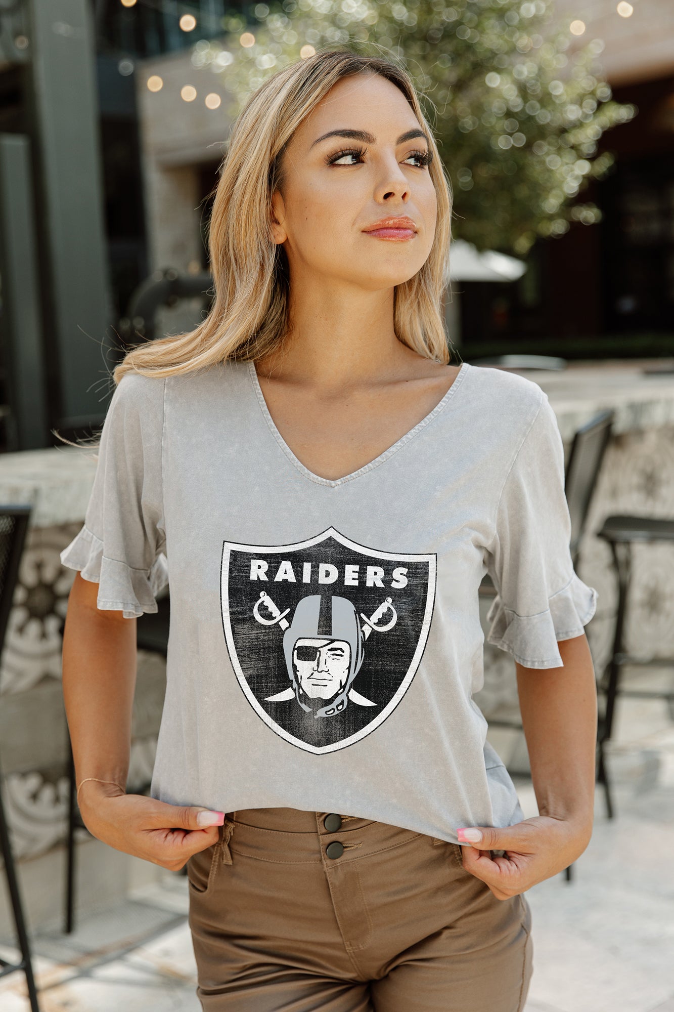 LAS VEGAS RAIDERS FIELD FINESSE RELAXED SNOW-WASH SHORT SLEEVE RUFFLE  DETAIL TOP
