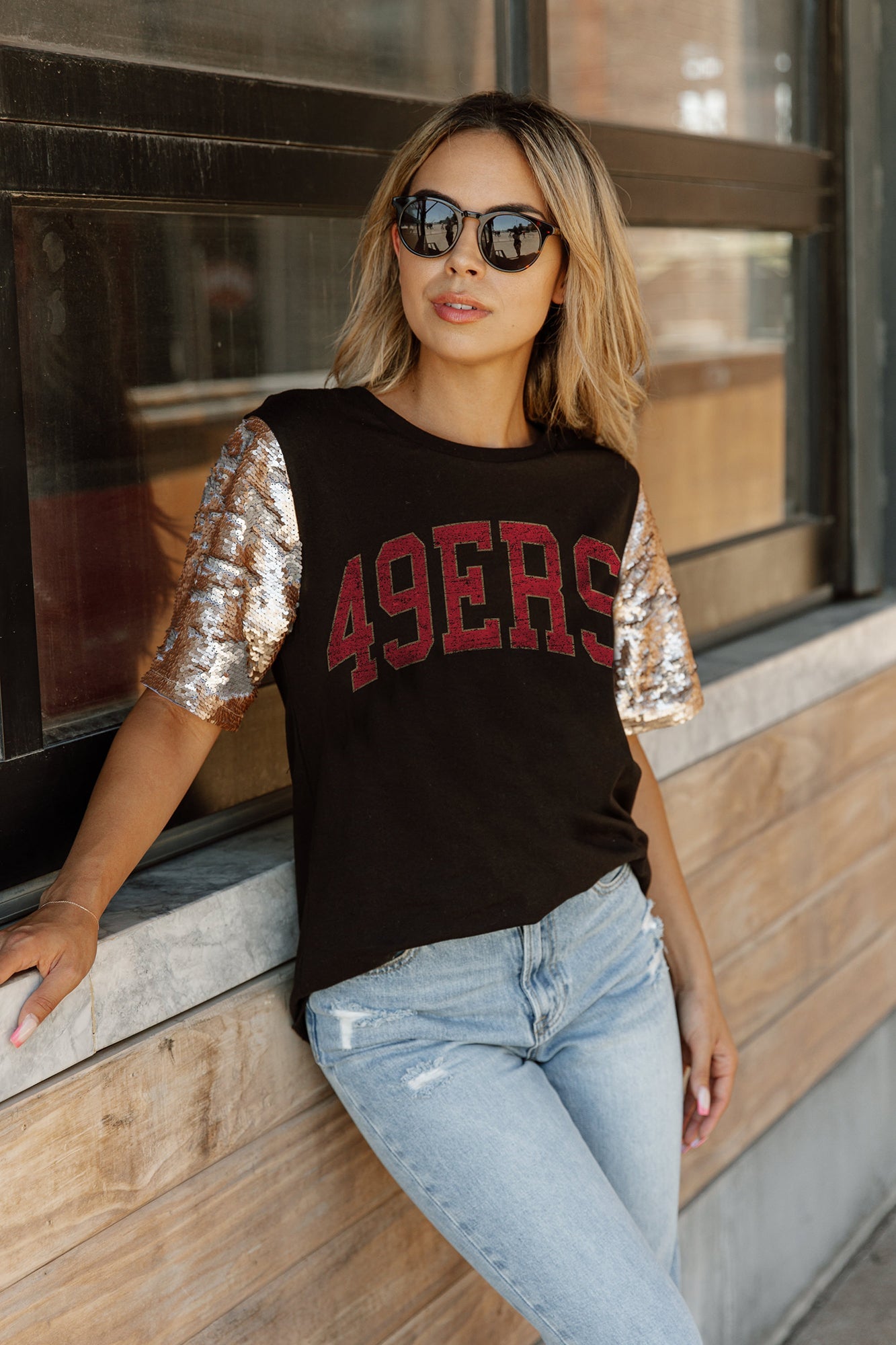 SAN FRANCISCO 49ERS GL SHORT SLEEVE TOP WITH LINED FLIP-SEQUIN SLEEVES
