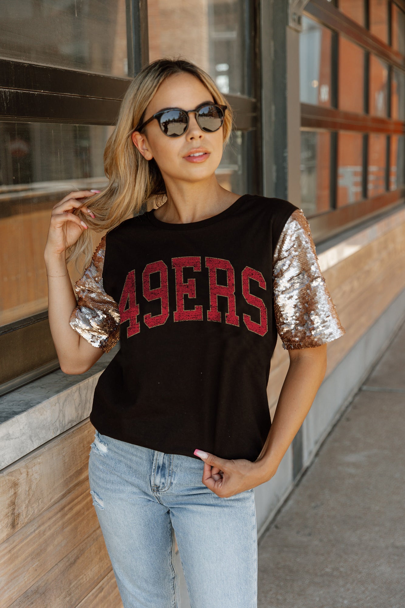 SAN FRANCISCO 49ERS GL SHORT SLEEVE TOP WITH LINED FLIP-SEQUIN SLEEVES